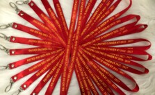 Dây đeo thẻ lụa đỏ 1.5cm Đại hội