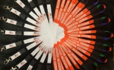 Dây đeo thẻ FPT UNIVERSITY màu trắng cam